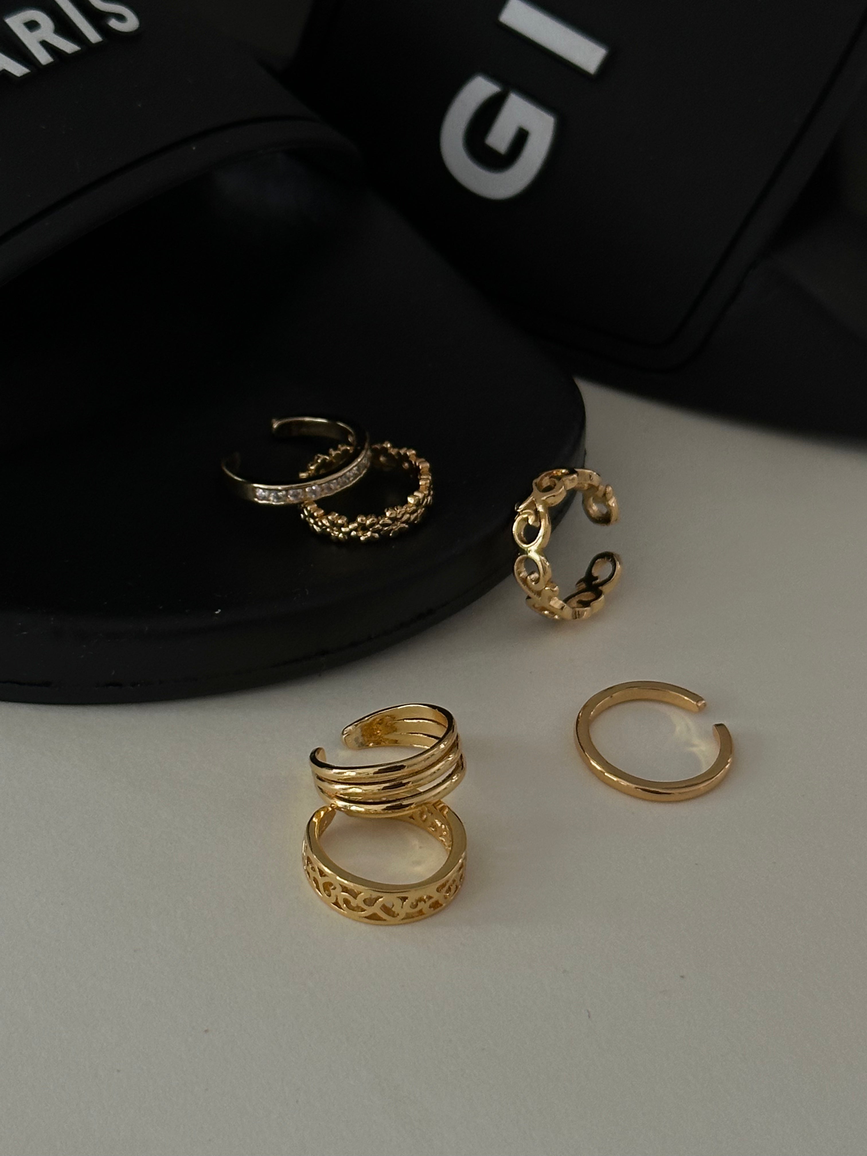 TOE RINGS