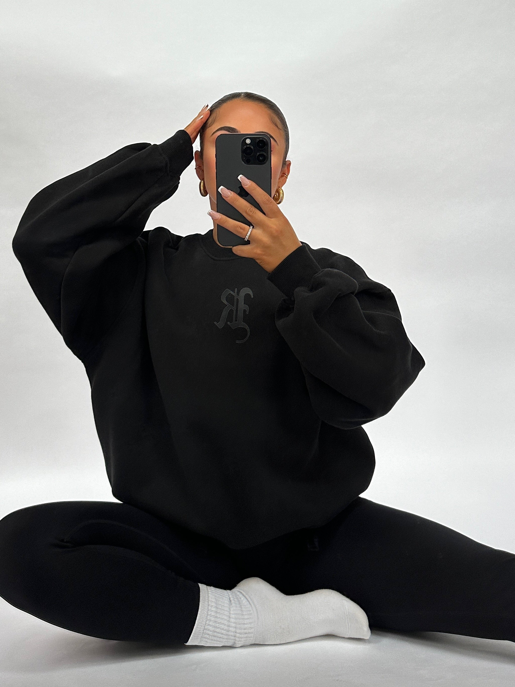 BLACK SWEATSHIRT