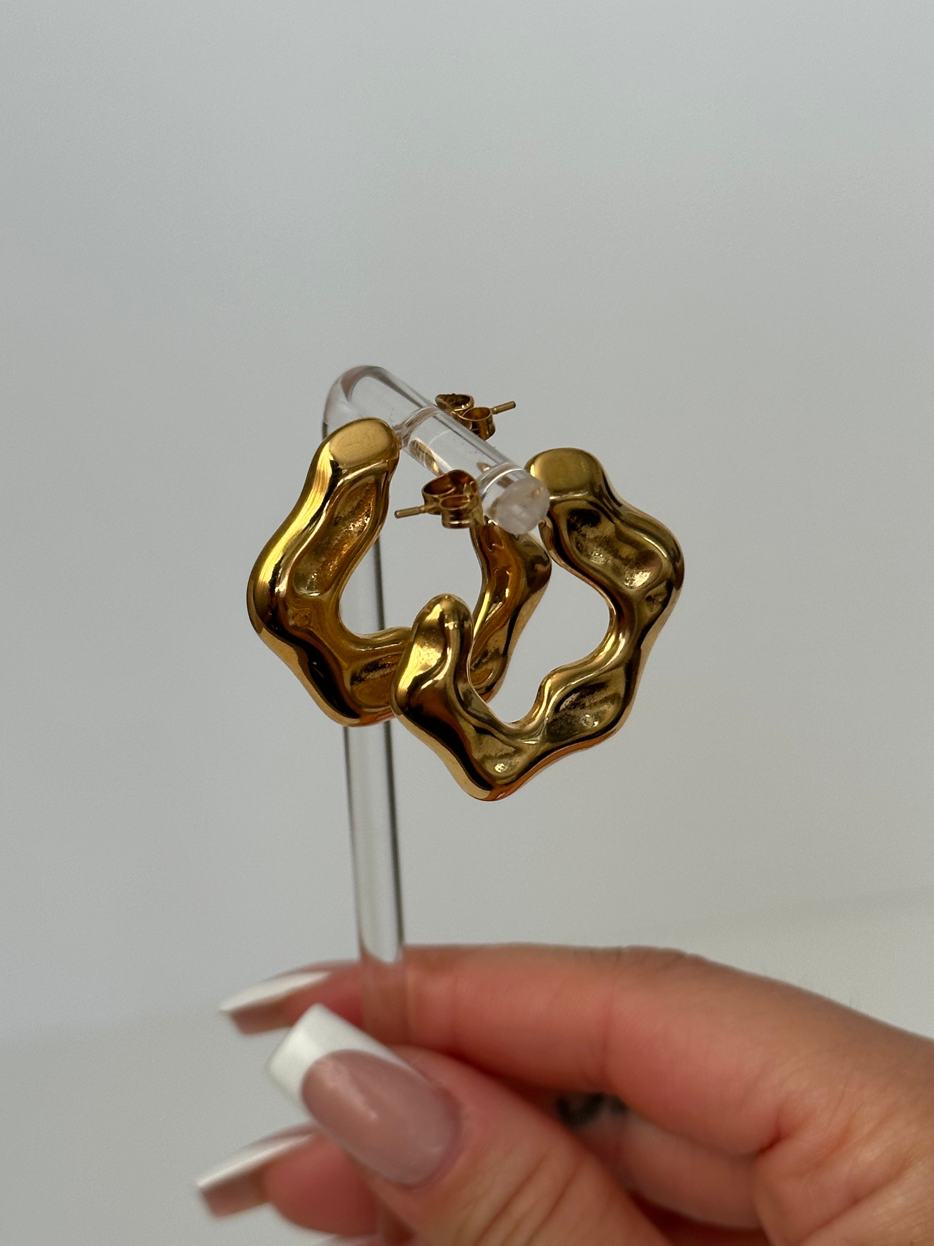 MIA HOOPS