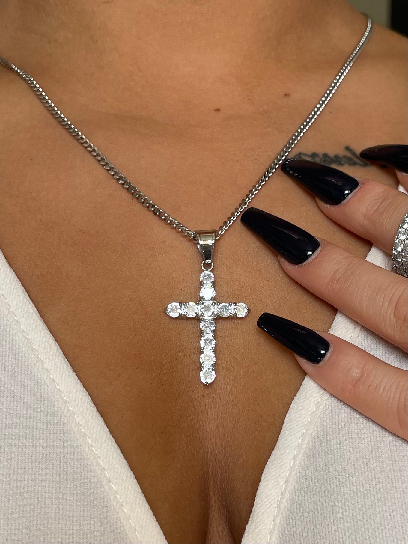 CROSS NECKLACE - WHITE GOLD